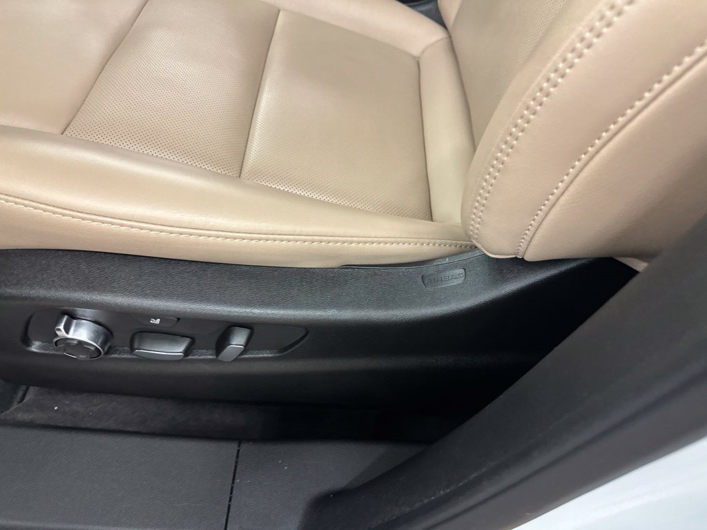 Certified 2024 Cadillac XT4 Premium Luxury AWD/4WD image 33