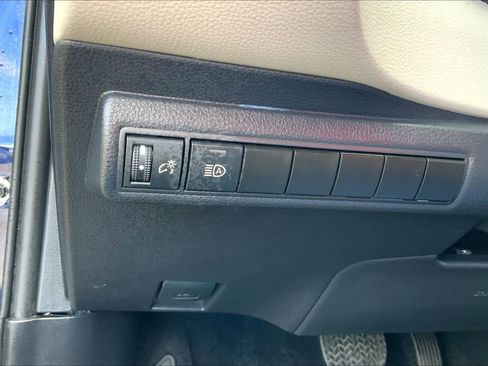 Used 2025 Toyota Corolla LE image 32