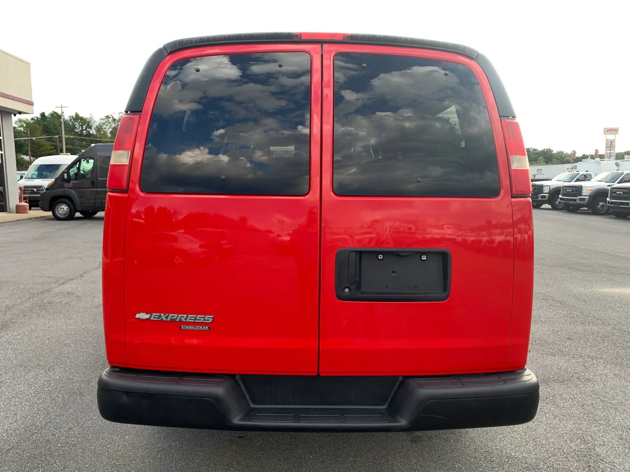 Used 2016 Chevrolet Express 2500 LS RWD image 6