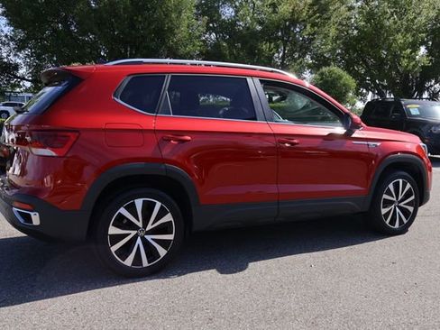 Certified 2022 Volkswagen Taos SE w/ IQ.Drive SE Package image 8