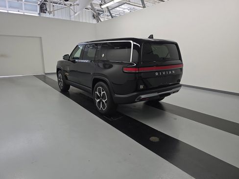 Used 2024 Rivian R1S Adventure image 3