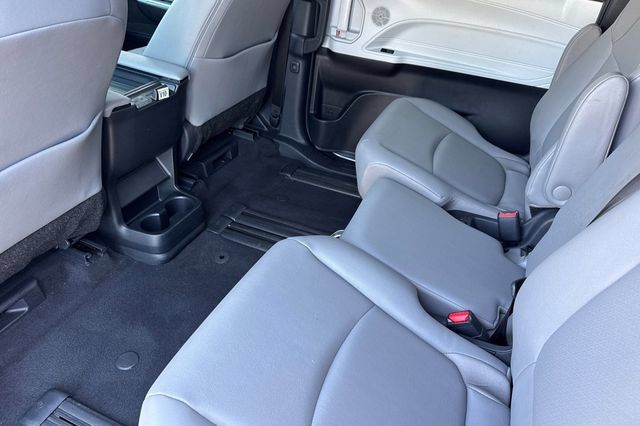 Certified 2026 Toyota Sienna XLE FWD image 16
