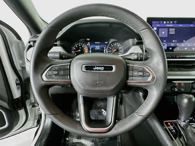 Used 2024 Jeep Compass Latitude AWD/4WD image 13