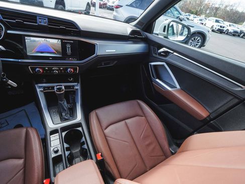 Used 2025 Audi Q3 2.0T Premium image 35