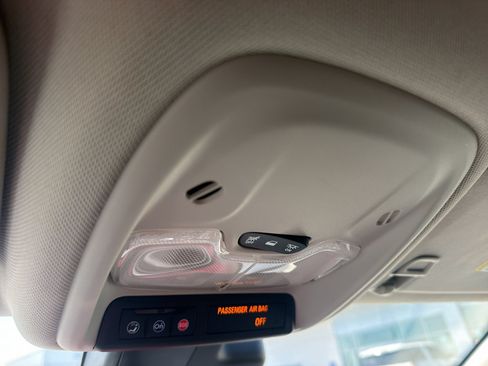 Used 2022 Buick Encore GX Select w/ Sport Touring Package FWD image 18