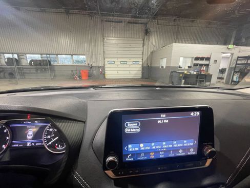 Used 2025 Nissan Sentra SV FWD image 28