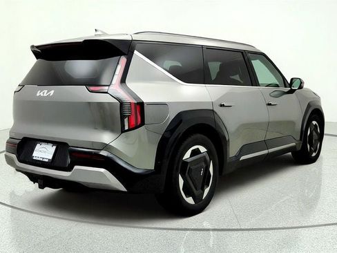 Used 2024 Kia EV9 Land AWD/4WD image 5