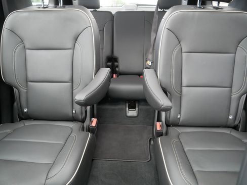Used 2023 Chevrolet Traverse Premier AWD/4WD image 13