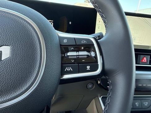 Certified 2026 Kia Carnival FWD image 22