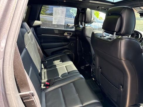Used 2017 Jeep Grand Cherokee Overland w/ Jeep Active Safety Group AWD/4WD image 11