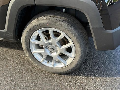 Used 2023 Jeep Renegade Latitude AWD/4WD image 7