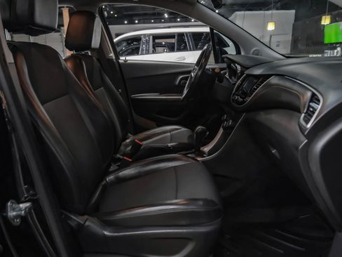 Used 2022 Chevrolet Trax LT w/ LT Convenience Package image 26