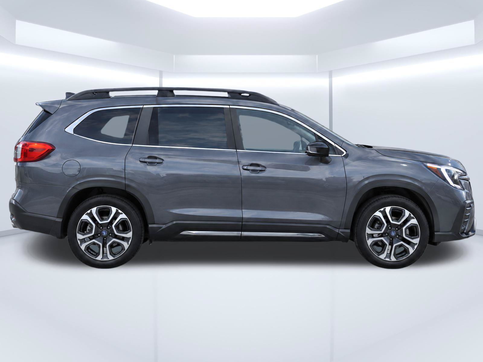 Used 2025 Subaru Ascent Limited w/ Popular Package #1 AWD/4WD image 8