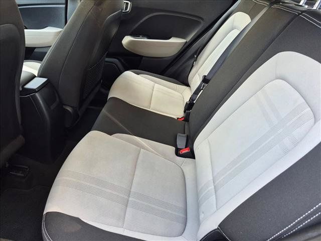 Used 2023 Hyundai Venue SEL FWD image 16