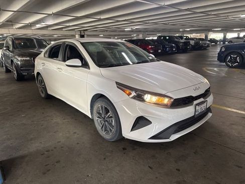 Certified 2023 Kia Forte LXS FWD image 3