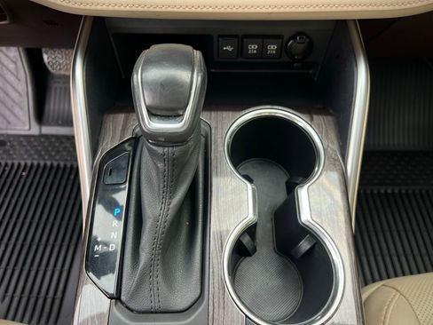 Used 2020 Toyota Highlander Limited image 57