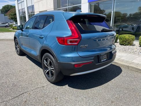 Used 2025 Volvo XC40 B5 Core AWD/4WD image 3