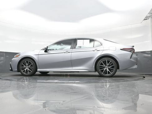 Used 2024 Toyota Camry SE FWD image 29