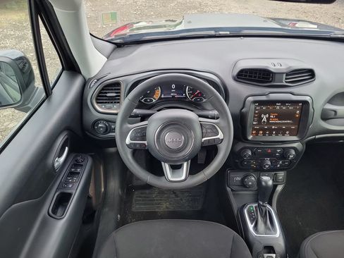 Used 2023 Jeep Renegade Latitude AWD/4WD image 12
