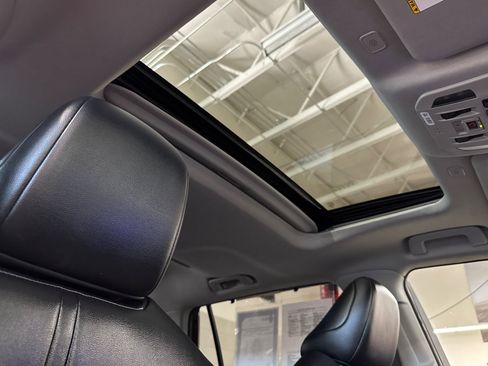 Used 2023 Toyota Highlander XLE image 18