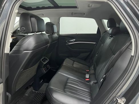 Used 2019 Audi e-tron Prestige w/ Prestige Package image 29
