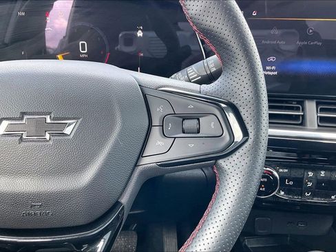 Used 2025 Chevrolet Trax RS w/ Sunroof Package image 11