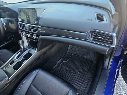 Used 2018 Honda Accord Sport image 26