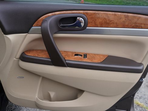 Used 2010 Buick Enclave CXL FWD image 18