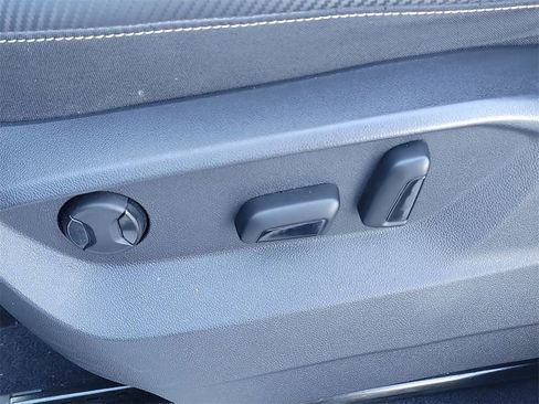 Used 2021 Volkswagen Atlas Cross Sport SE image 27