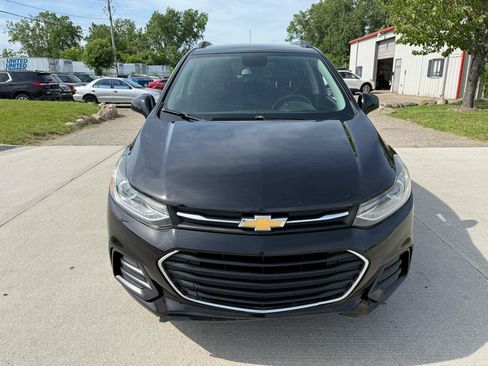 Used 2017 Chevrolet Trax LT FWD image 2