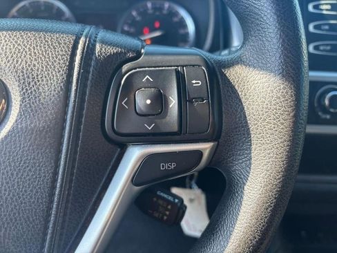 Used 2015 Toyota Highlander LE image 17