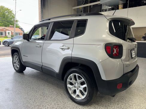 Used 2017 Jeep Renegade Latitude w/ Popular Equipment Group image 3