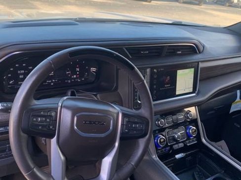 Used 2024 GMC Yukon Denali w/ Advanced Technology Package image 10