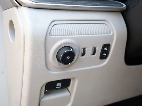 Used 2023 Jeep Wagoneer Series III w/ Premium Group I image 13