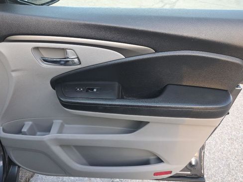 Used 2019 Honda Pilot LX image 25