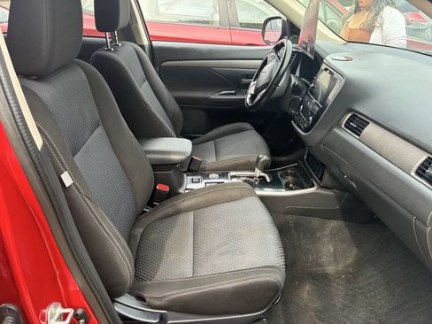 Used 2017 Mitsubishi Outlander SE AWD/4WD image 15