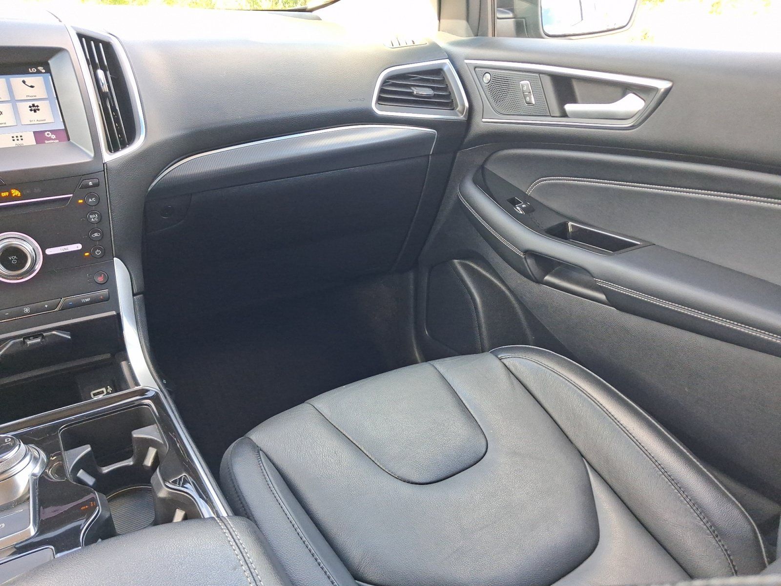 Used 2019 Ford Edge Titanium FWD image 21