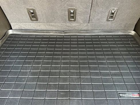 Used 2021 Chevrolet Suburban LT w/ LT Signature Package image 17