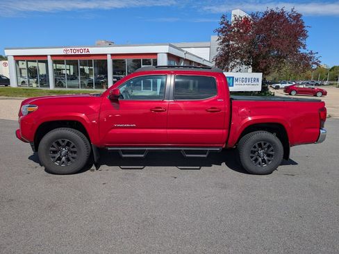 Used 2020 Toyota Tacoma SR5 AWD/4WD image 2