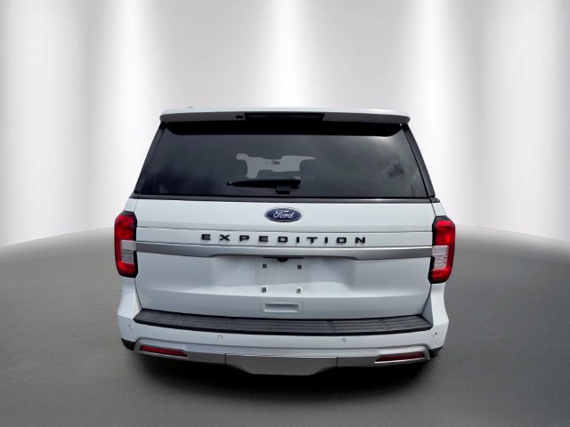 Used 2023 Ford Expedition XLT AWD/4WD image 3