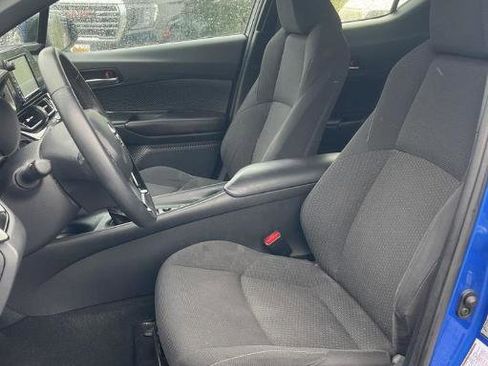 Used 2018 Toyota C-HR XLE FWD image 5