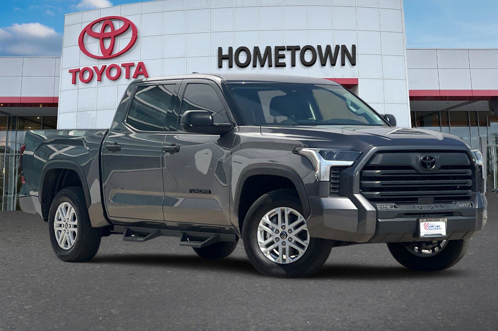 Used 2023 Toyota Tundra SR5 AWD/4WD image 2