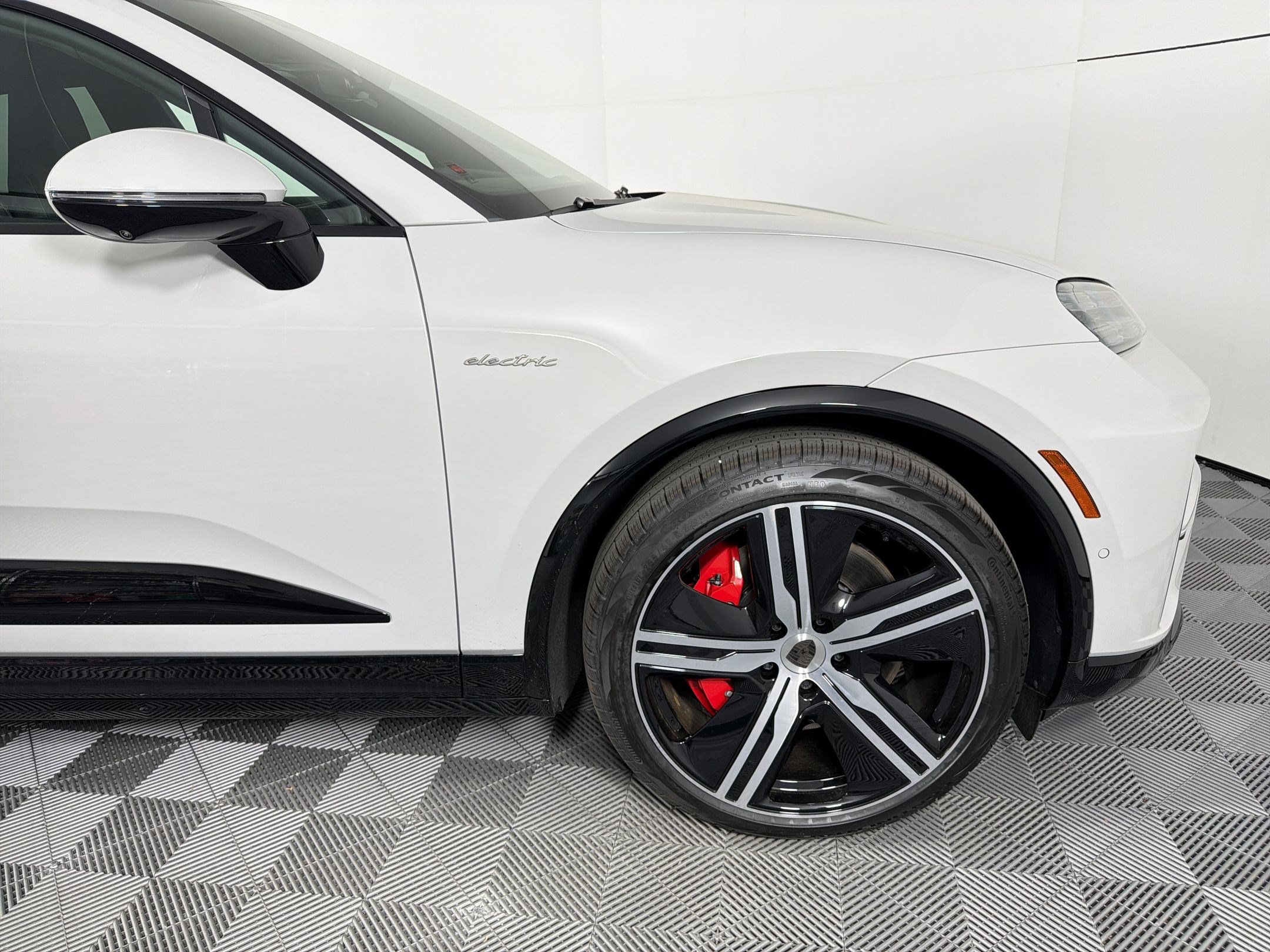 Used 2026 Porsche Macan Turbo Electric AWD/4WD image 12