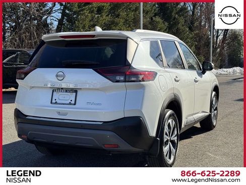 Used 2023 Nissan Rogue SV w/ SV Premium B Package image 5