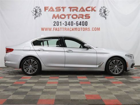 Used 2019 BMW 530i xDrive w/ Convenience Package AWD/4WD image 4