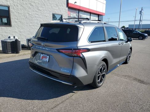 New 2026 Toyota Sienna Platinum AWD/4WD image 4