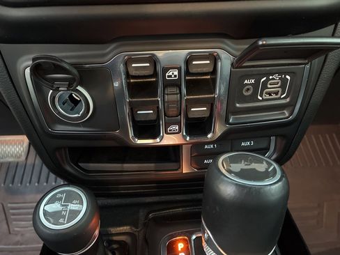 Used 2021 Jeep Wrangler Unlimited Sahara w/ Cold Weather Group image 28