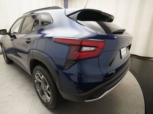 Used 2024 Chevrolet Trax LT w/ Driver Confidence Package FWD image 33