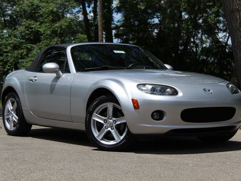 Used 2006 MAZDA MX-5 Miata Touring RWD image 1