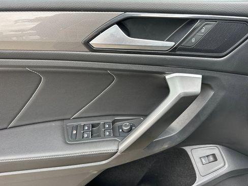 Used 2024 Volkswagen Tiguan SE image 10